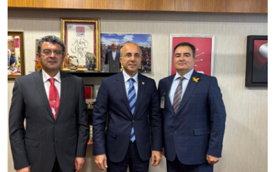 CHP Kayseri milletvekili sayın Aşkın Genç ile Makamında memur emeklileri ve Astsubay sorunlarını konuştuk ve Yalçın Tunçbilek’in hazırlamış olduğu kanun teklifini sunduk.