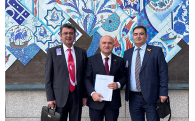 İyi parti milletvekili ve Grup Başkan Vekili sayın Erhan Usta ile de memur emeklileri ve Astsubay sorunlarını ayaküstü konuştuk ve Yalçın Tunçbilek’in hazırlamış olduğu kanun teklifini sunduk.