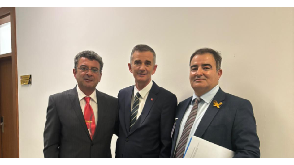 İyi parti milletvekili sayın Ümit Dikbayır ile de memur emeklileri ve Astsubay sorunlarını ayaküstü konuştuk ve Yalçın Tunçbilek’in hazırlamış olduğu kanun teklifini sunduk.