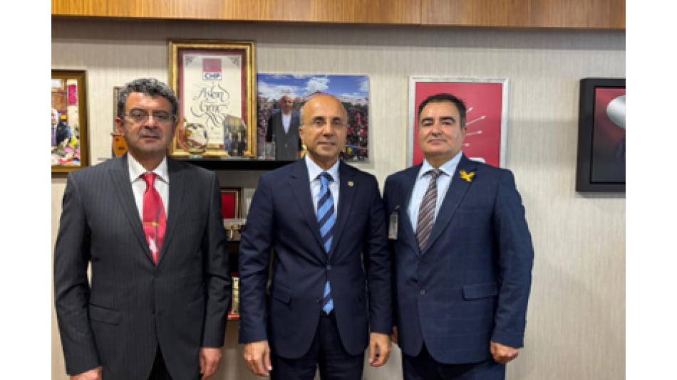 CHP Kayseri milletvekili sayın Aşkın Genç ile Makamında memur emeklileri ve Astsubay sorunlarını konuştuk ve Yalçın Tunçbilek’in hazırlamış olduğu kanun teklifini sunduk.